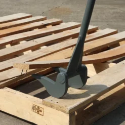 VEVOR Pallet Buster, 50'' Carbon Steel Handle Pallet Breaker, 2000 Lbs Weight Capacity, Heavy Duty Deck Board Removal Tool, Deck Wrecker, Grey