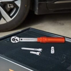 VEVOR Torque Wrench, 1/4-inch Drive Click Torque Wrench 20-200in.lb/3-23n.m, Dual-Direction Adjustable Torque Wrench Set